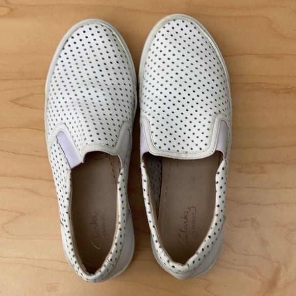 CLARKS Glove Puppet Loafer - Picture 5 of 10